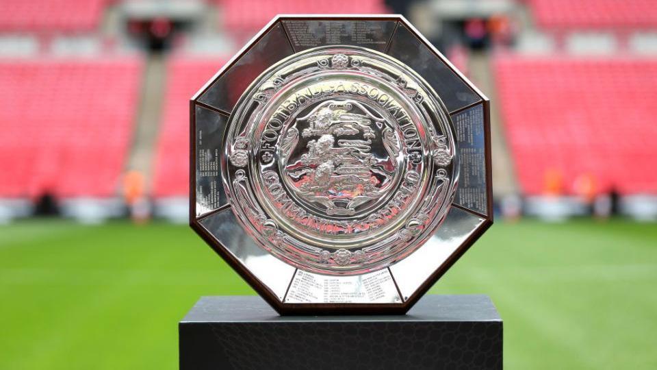 Siêu cúp Anh được tổ chức 1 tuần trước khi bắt đầu mùa giải Premier League